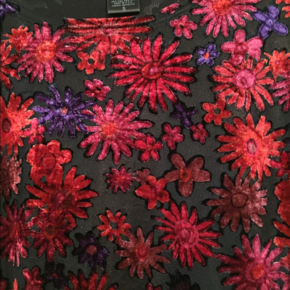 Women’s flowered top - Picture 2 of 4